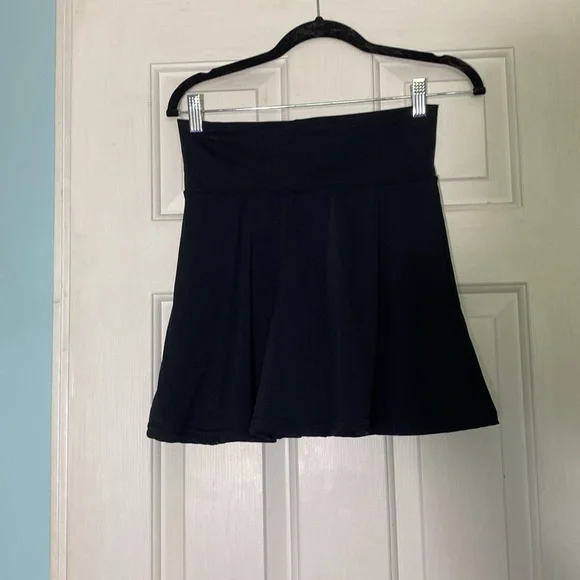 Black tennis skirt with slit activewear workout clothes, golf skirt - Picture 3 of 9